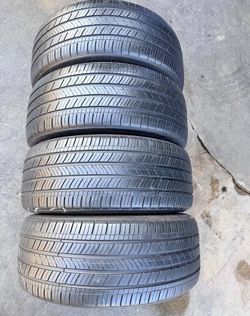 225/60/16 Hankook Selling a set of 4 tires in excellent condition 🫡