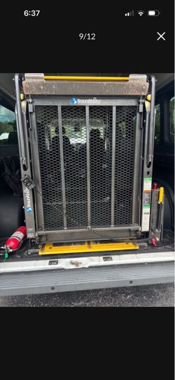 BraunAbility Wheelchair Van Lift