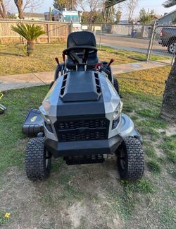 Murray MT100 42 in. 13.5 HP 500cc E1350 Series Briggs and Stratton Engine 6-Speed Manual Gas Riding Lawn Tractor Mower