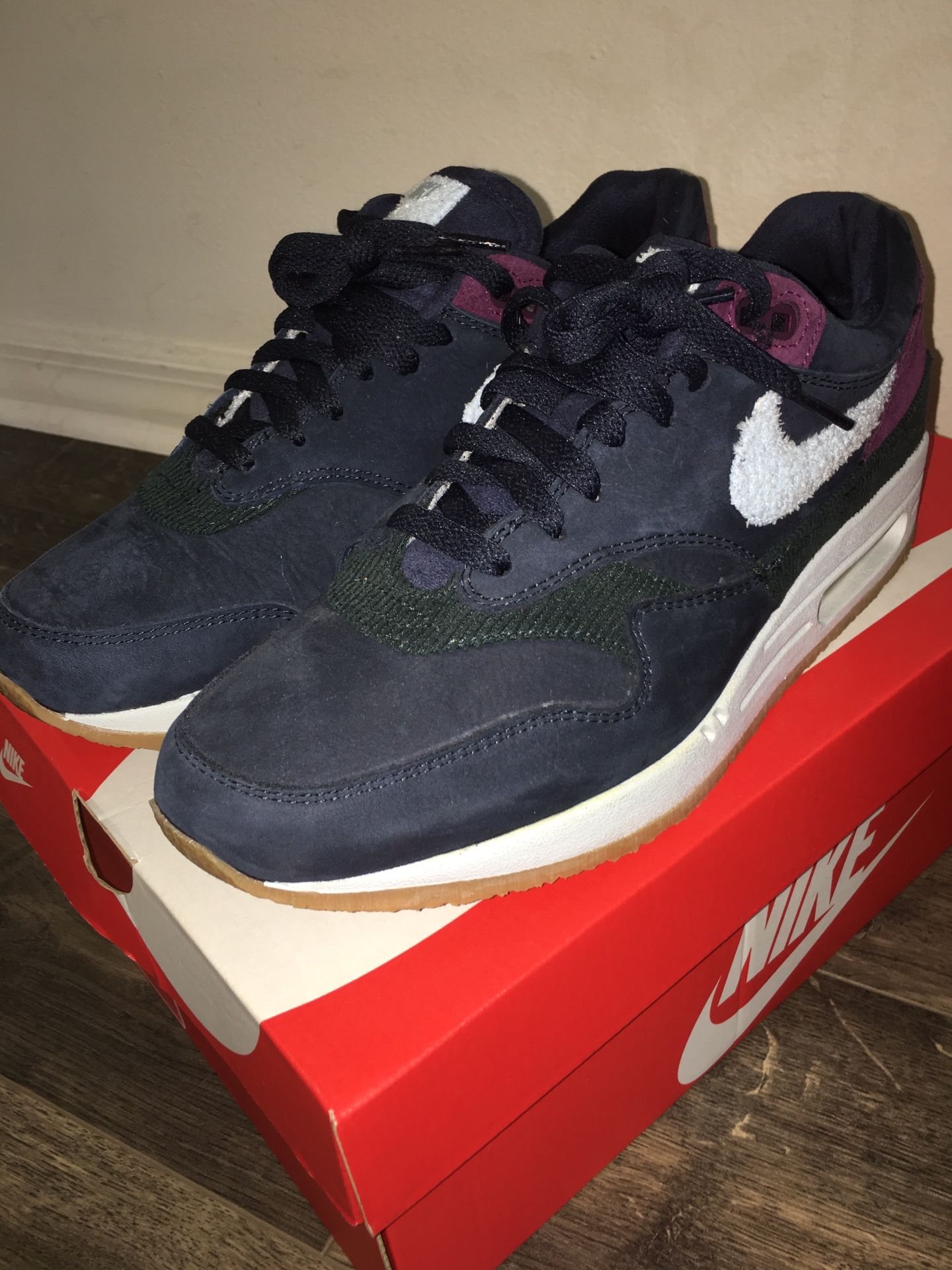 NIKE AIR MAX DARK OBSIDIAN CREPE SOLE SIZE