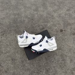 Jordan 4 Midnight Navy Size 6Y Gently Worn