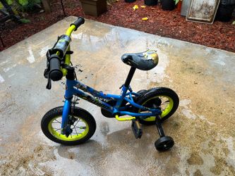 Small kids bike size 12” with training wheels