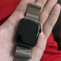 Apple Watch Series 5 (Needs charger & To Be Factory Reset)