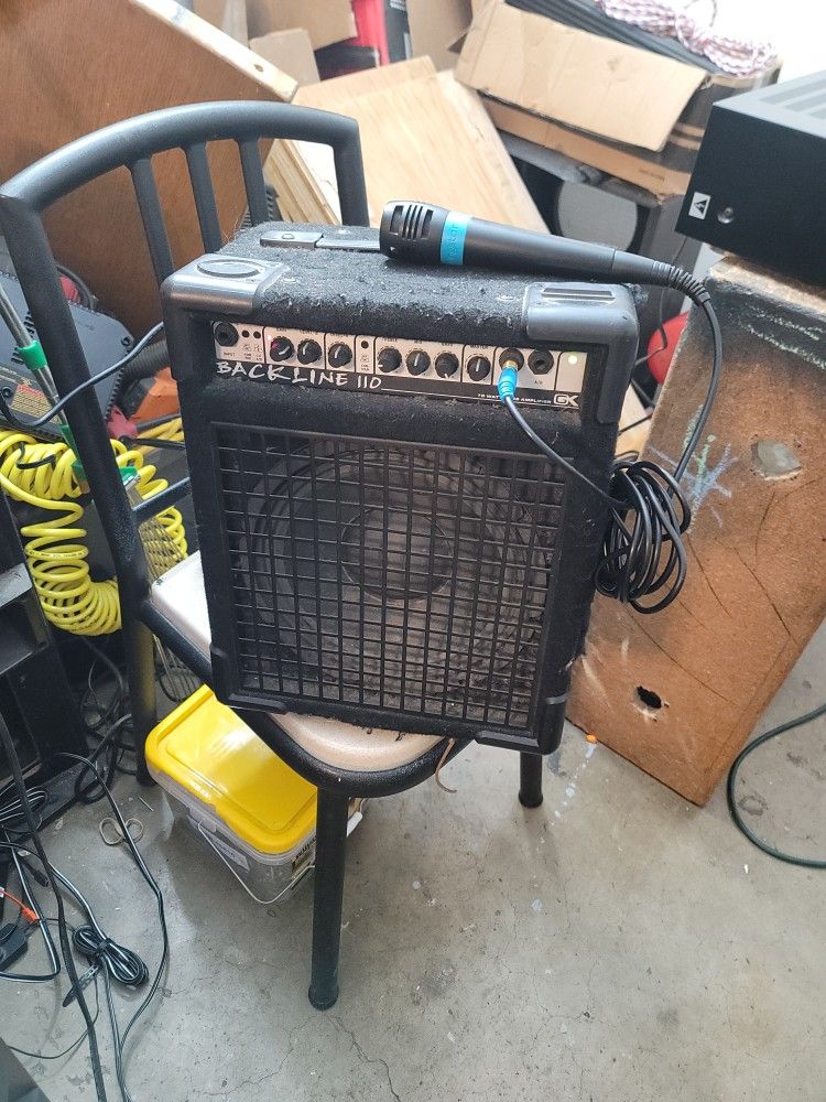 BACKLINE 110. AMPLIFIER