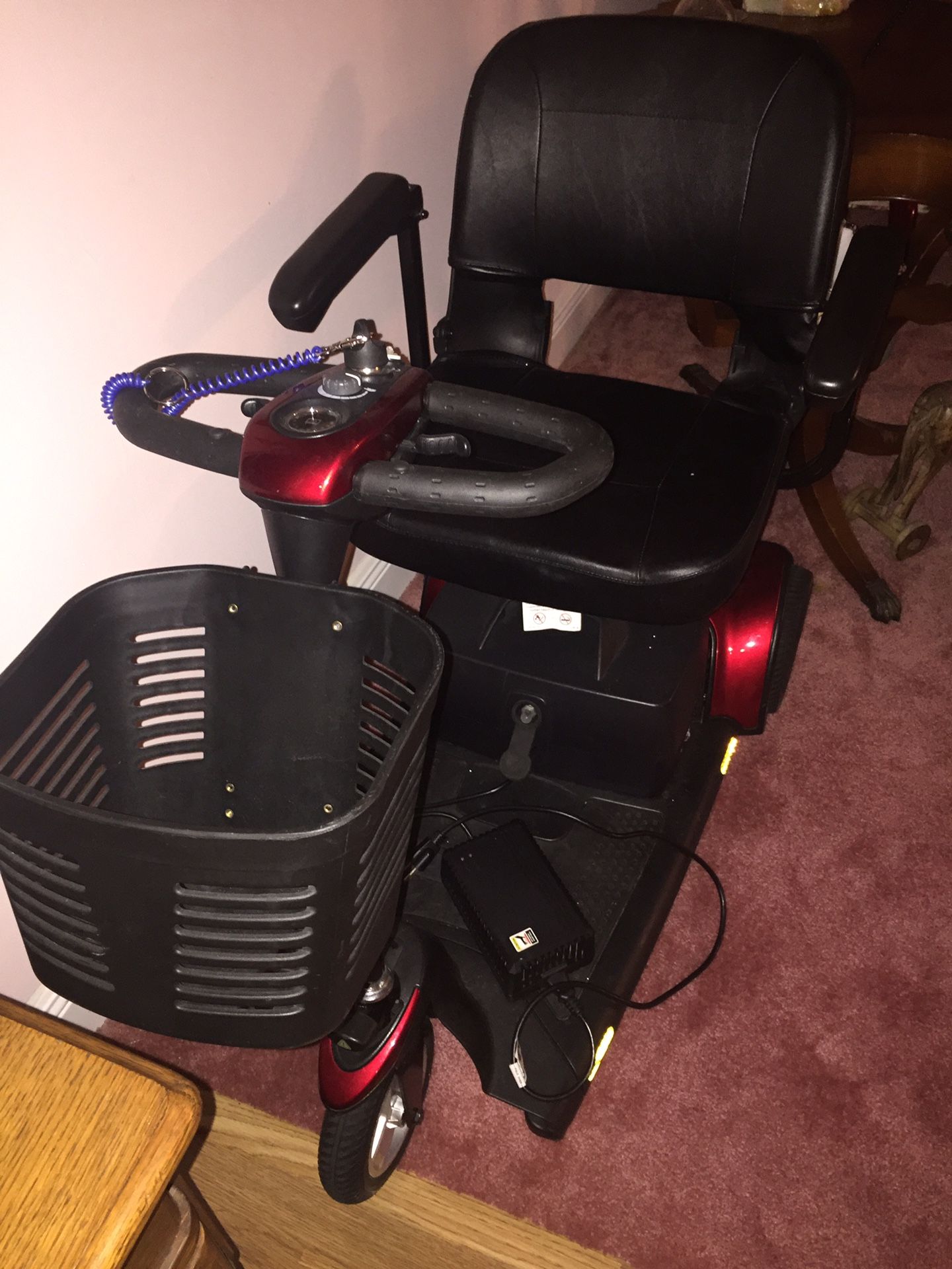 GoGo Electric Scooter, excellent condition, long range travel battery.