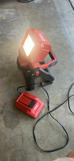 HILTI light with battery and charger and vinyl floor 4 boxes