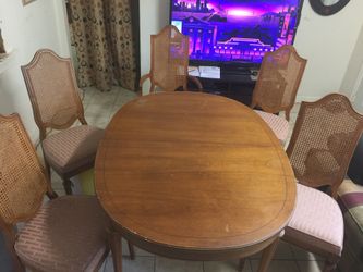 Dining table with 5 cheers