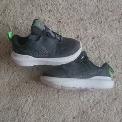 Youth Size 8c Nike Shoes