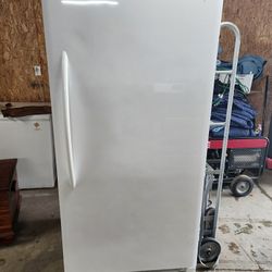 UPRIGHT FREEZER 