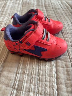 Stride rite Made to play soccer cleats size 7 toddler