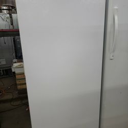 Ge Up  Right Freezer 21 Cu