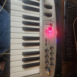 M-Audio Midiman Oxygen 8 Midi 25-Key Mobile Keyboard USB Controller TESTED
