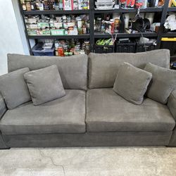 Modern Dania Pull-Out Sleeper Sofa – Like New 