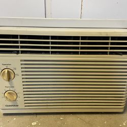 Working Window Air Conditioner Unit