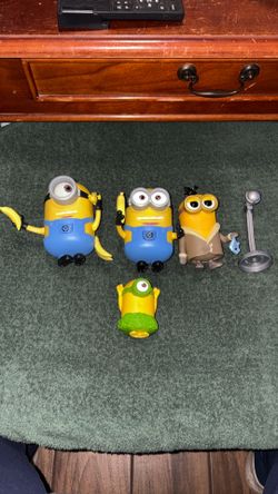 Minion toys      Set of.  3   Bigger toys.  1 talks