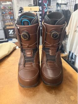 Vans double boa size 10.5 snowboard boots, certified with warranty, located at Sin city snowboards