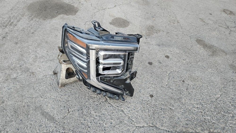 2022-2024 GMC SIERRA HEADLIGHT PASSENGER SIDE OEM
