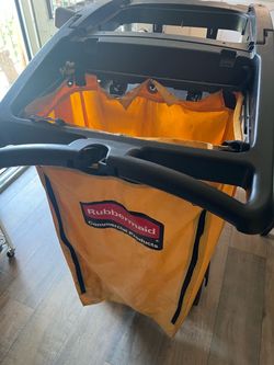 Rubbermaid Commercial Janitor Cleaning Cart