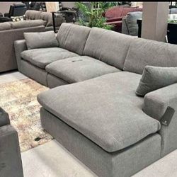 Elyza Modular 3 PIECES SECTIONAL COUCH By ASHLEY FINANCING AVAILABLE