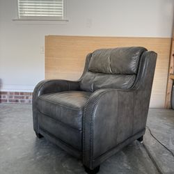 Bernhardt Leather Recliner Excellent Condition