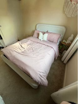 Boucle Bedframe