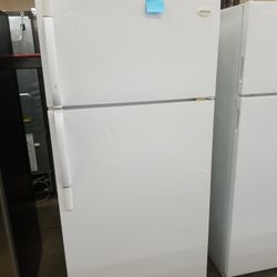 Frigidaire white Top freezer Refrigerator FREE LOCAL DELIVERY 