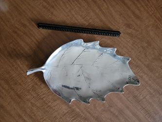Mariposa Leaf-shaped Platter