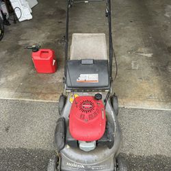 Self Propelled Honda Lawn Mower With Included Gas Can