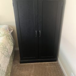 Cupboard for your computer/storage