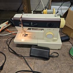 Please Read Entire Post Vintage 5528 Singer Sewing Machine 