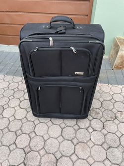 London Fog Suitcase Used But In Good Condition $65 OBO Thumbnail