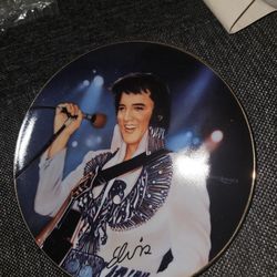 Round Solid Elvis Plate Collectable 