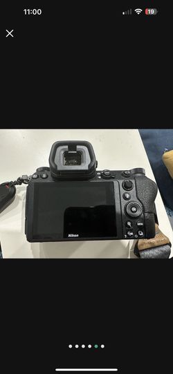 Nikon Z7 Full-Frame Mirrorless Interchangeable Lens Camera with 45.7MP  Resolution, Body, Black, 1591