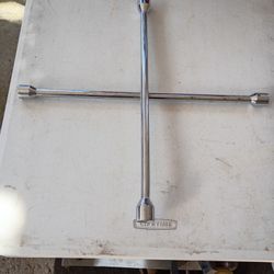 LUGNUT WHEEL OR WRENCH 