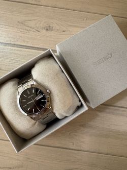 Seiko Silver Watch with Day/Date Display – Good Condition