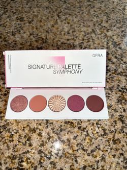 Signature pallet
