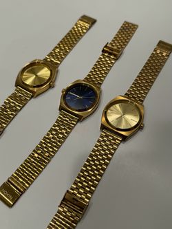 Nixon watches