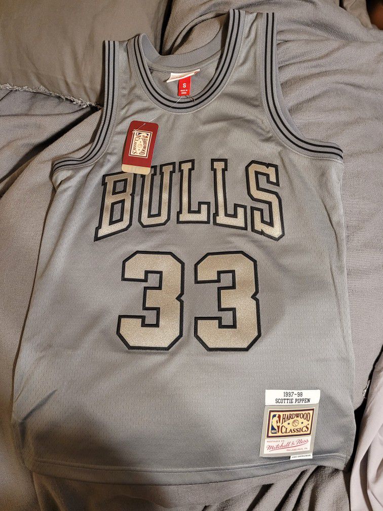 Chicago Bulls Scottie Pippen Cool Grey Jersey for Sale in Eustis, FL -  OfferUp