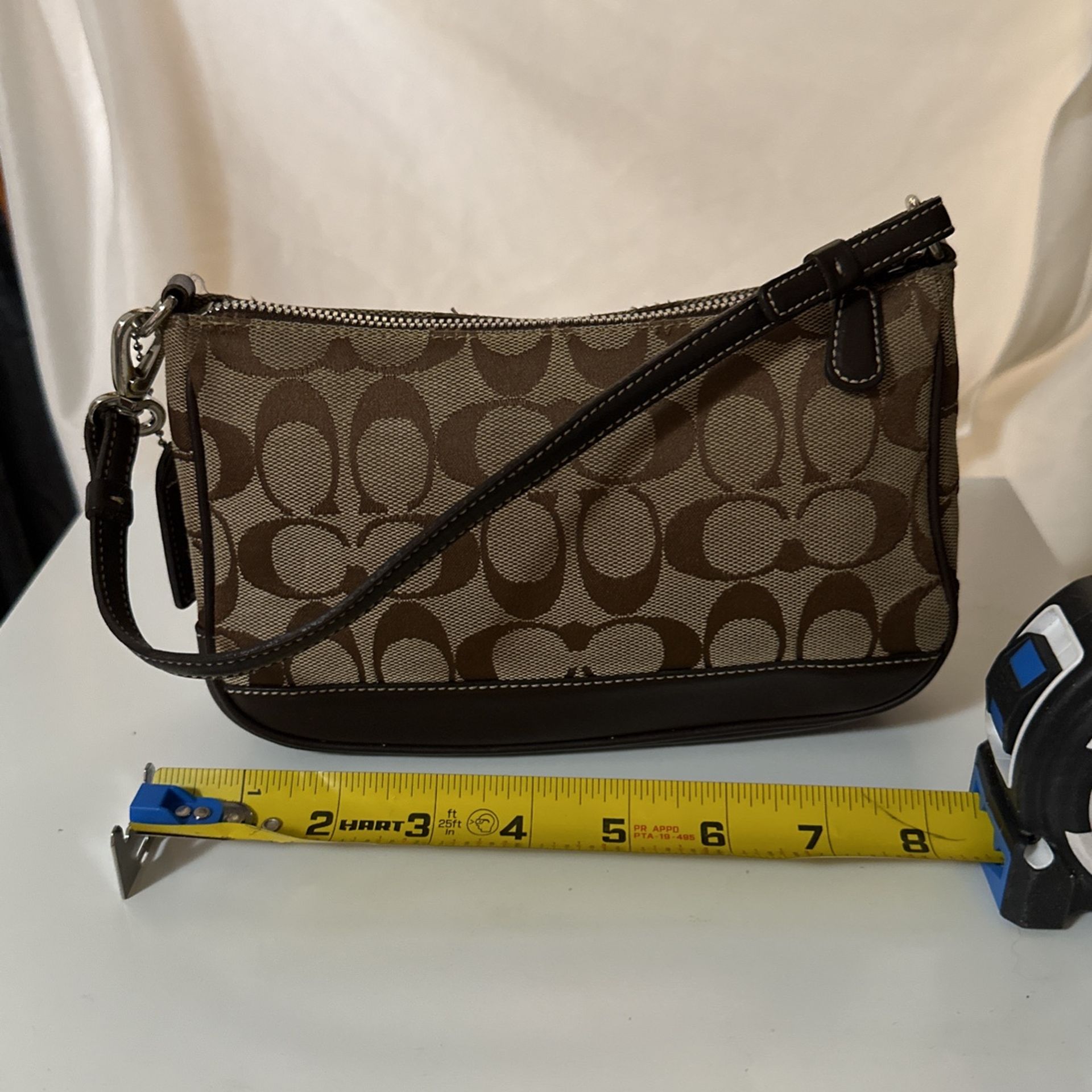 Coach Clutch / Wristlet Authentic 