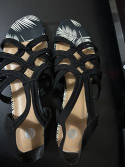 Dress Barn Black Sandles