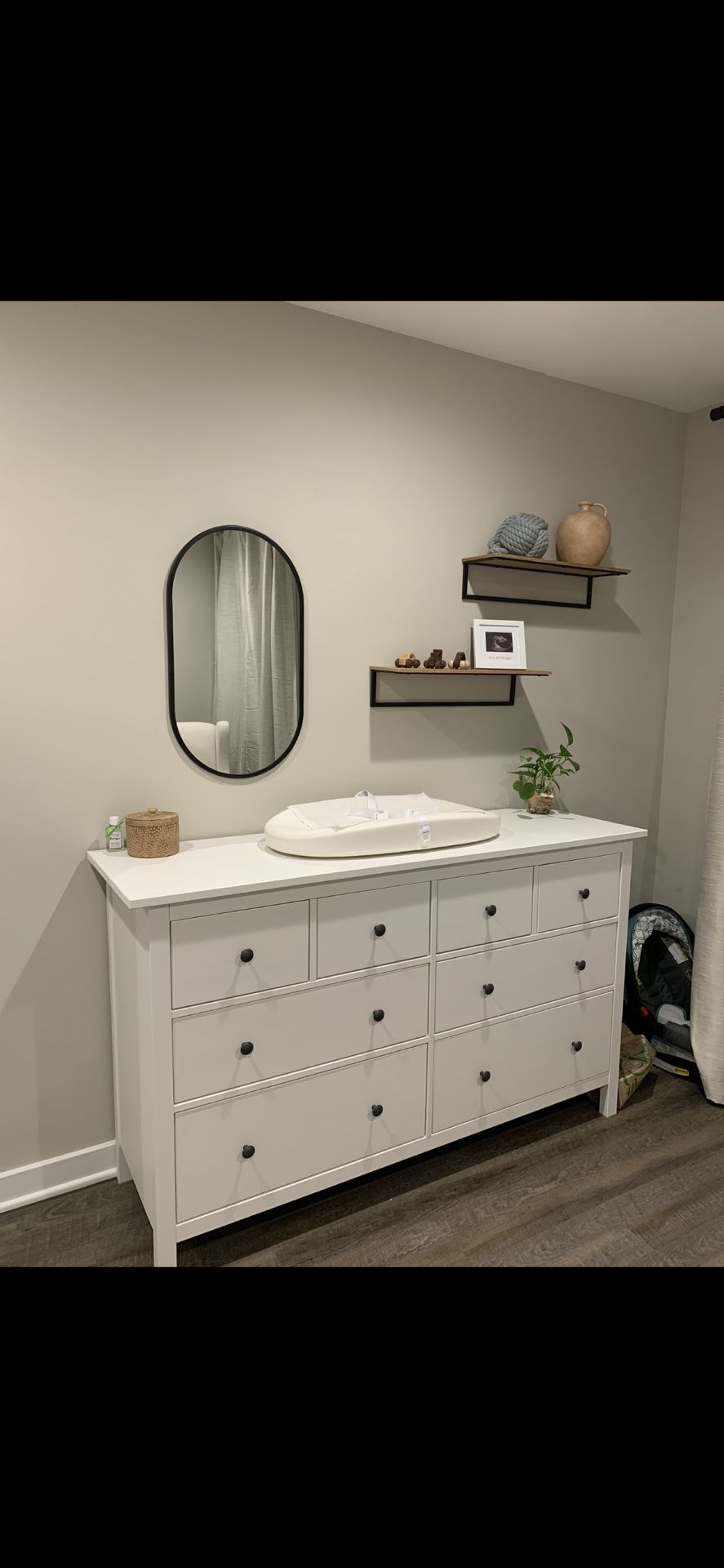 Hatch Grow Smart Changing Pad and Scale (White)