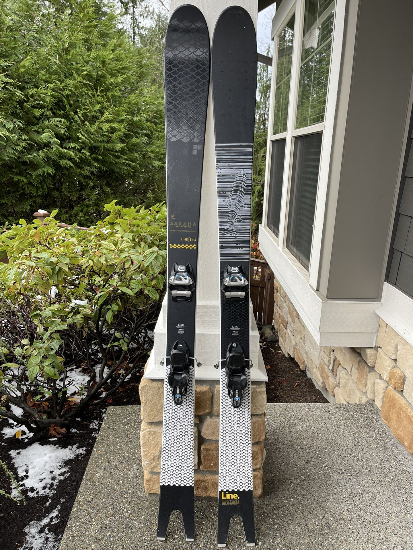 Line Sakana Skis Size 181cm w/ Marker Griffon Bindings