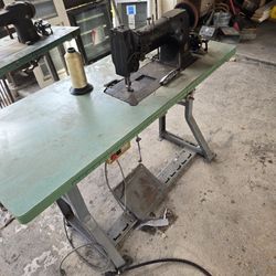 Singer Industrial SEWING Machine With Table