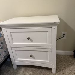 2 White Night Stands
