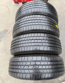 195/65/15 Michelin Selling a set of 4 tires in excellent condition 🫡