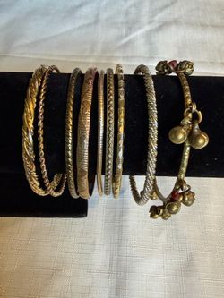 LOT OF VARIOUS SILVER TONE BANGLE BRACELETS