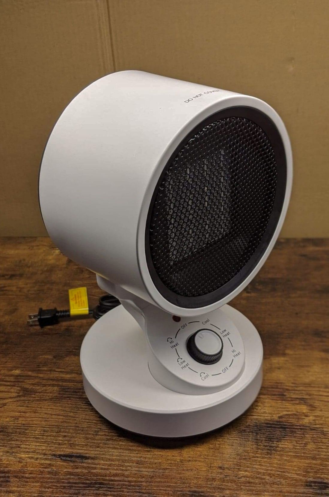 (NEW) 1500W Tabletop Portable Oscillating Ceramic Heater with Cooling Fan For Offices, Bedrooms, Classrooms, Basements