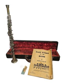 Vintage 1920s Victory Metal Bb Clarinet Set w/ Plush Case, Reeds, & Music Book