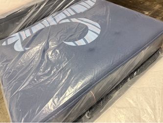 Queen mattress Stearns and foster RESERVE FIRM