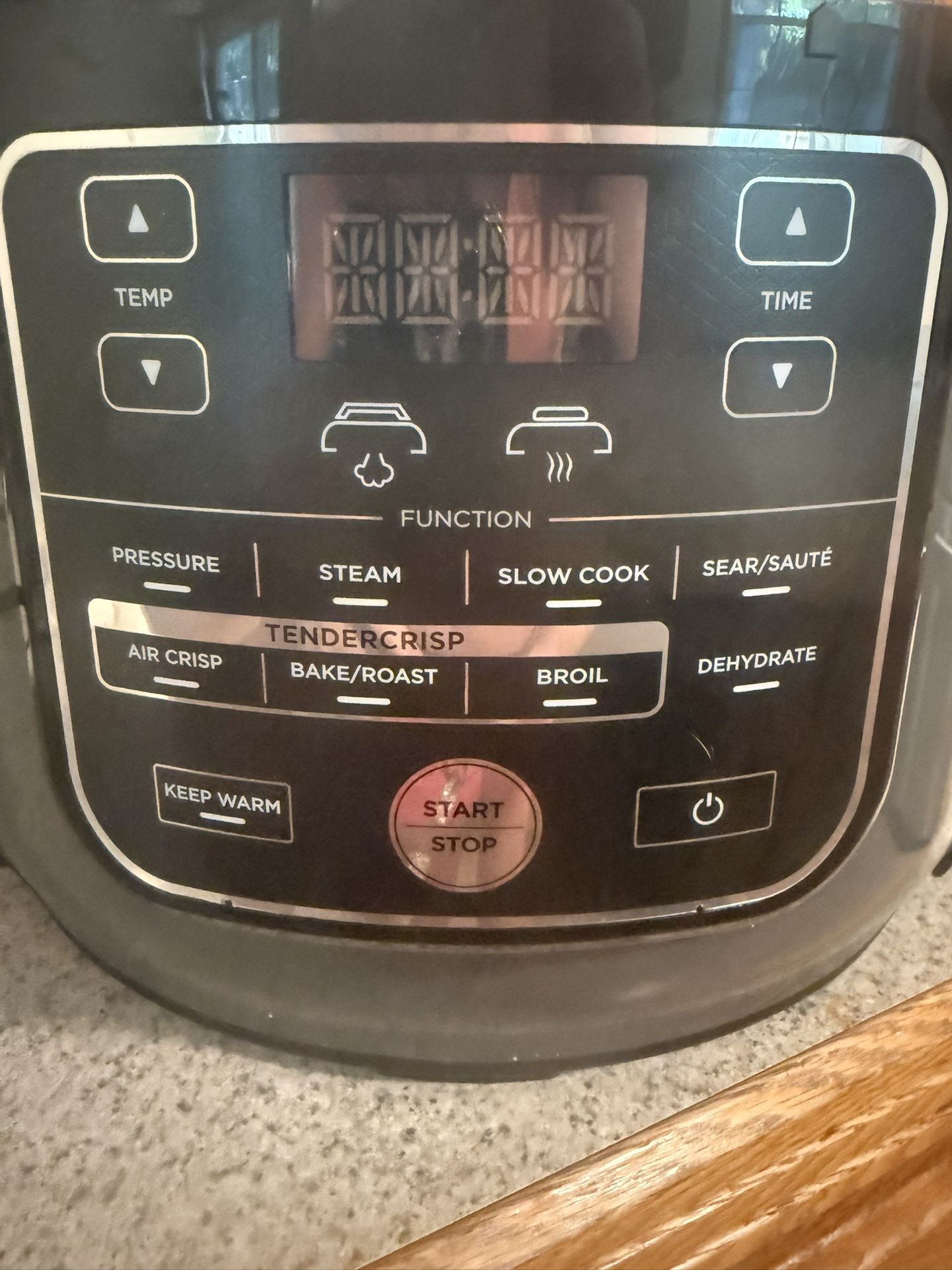 Ninja Foodi Pressure Cooker & Air Fryer 8-in-1 (TenderCrisp) – Barely Used
